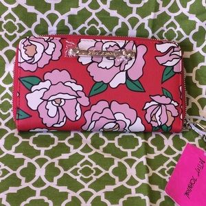 💖❤️Betsey Johnson❤️💖Red Floral Wristlet/Wallet